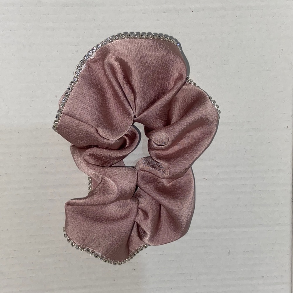 🌷NWOT scrunchie